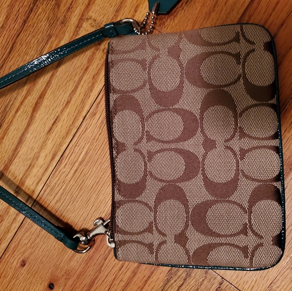 Coach small signature wristlet - Picture 3 of 4